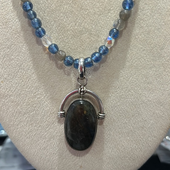 Oval Labradorite Pendant with Open Links &  Beaded Toggle Necklace-Boutique - Picture 5 of 11